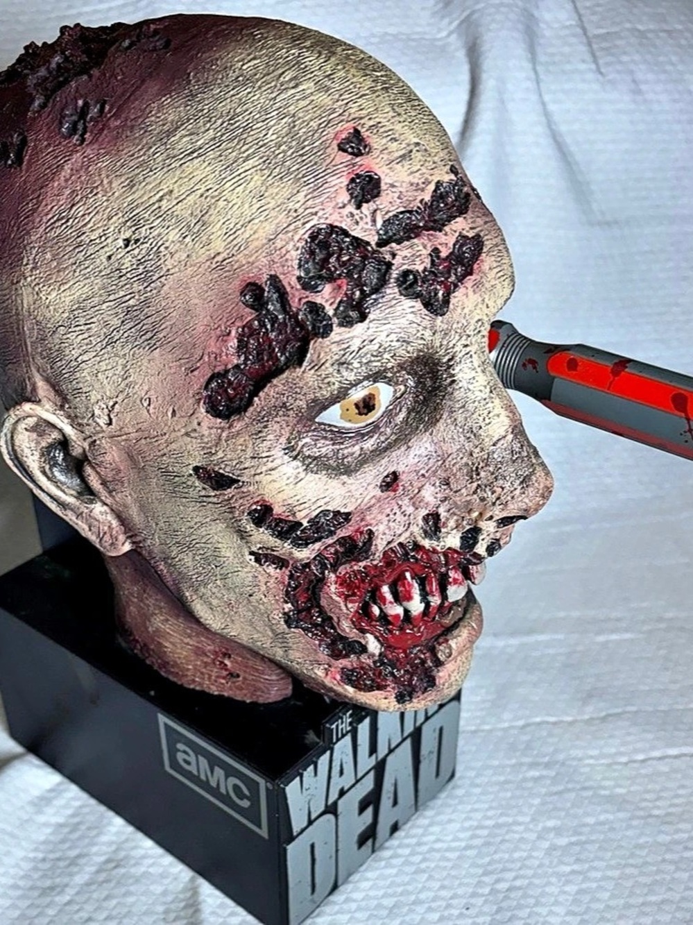 AMC The Walking Dead Season 2 Limited Edition Zombie Head Bust Blu-Ray Set